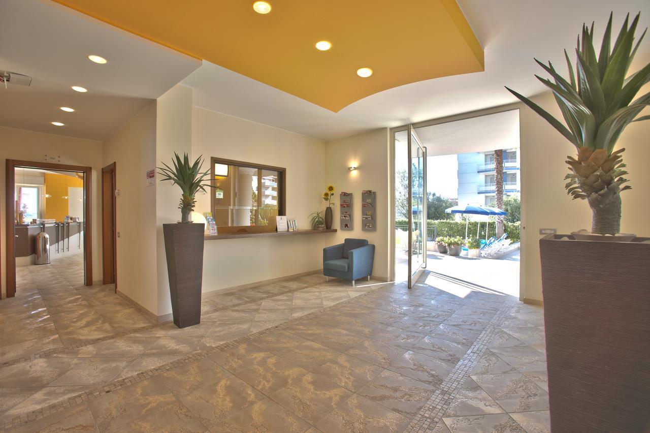 Residence Il Girasole 1 Алба Адриатика Екстериор снимка