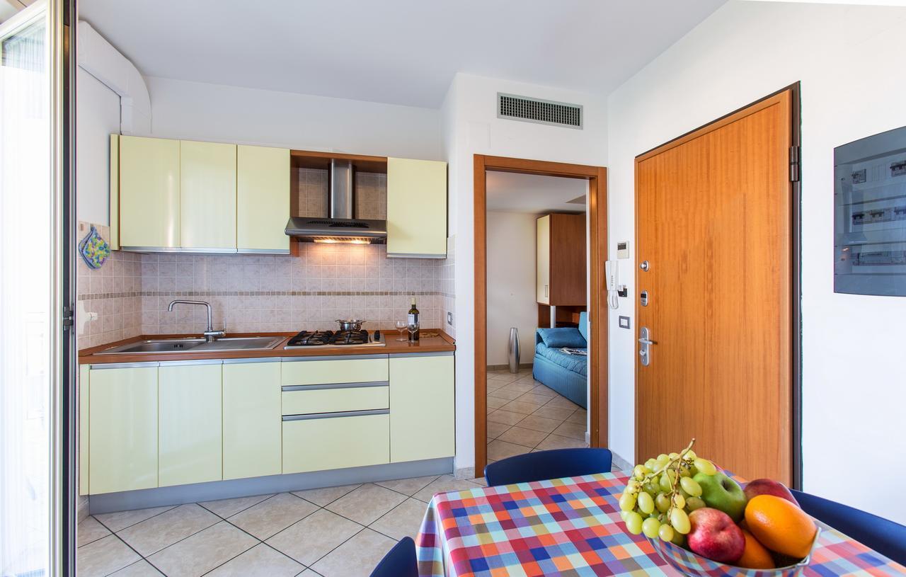 Residence Il Girasole 1 Алба Адриатика Екстериор снимка