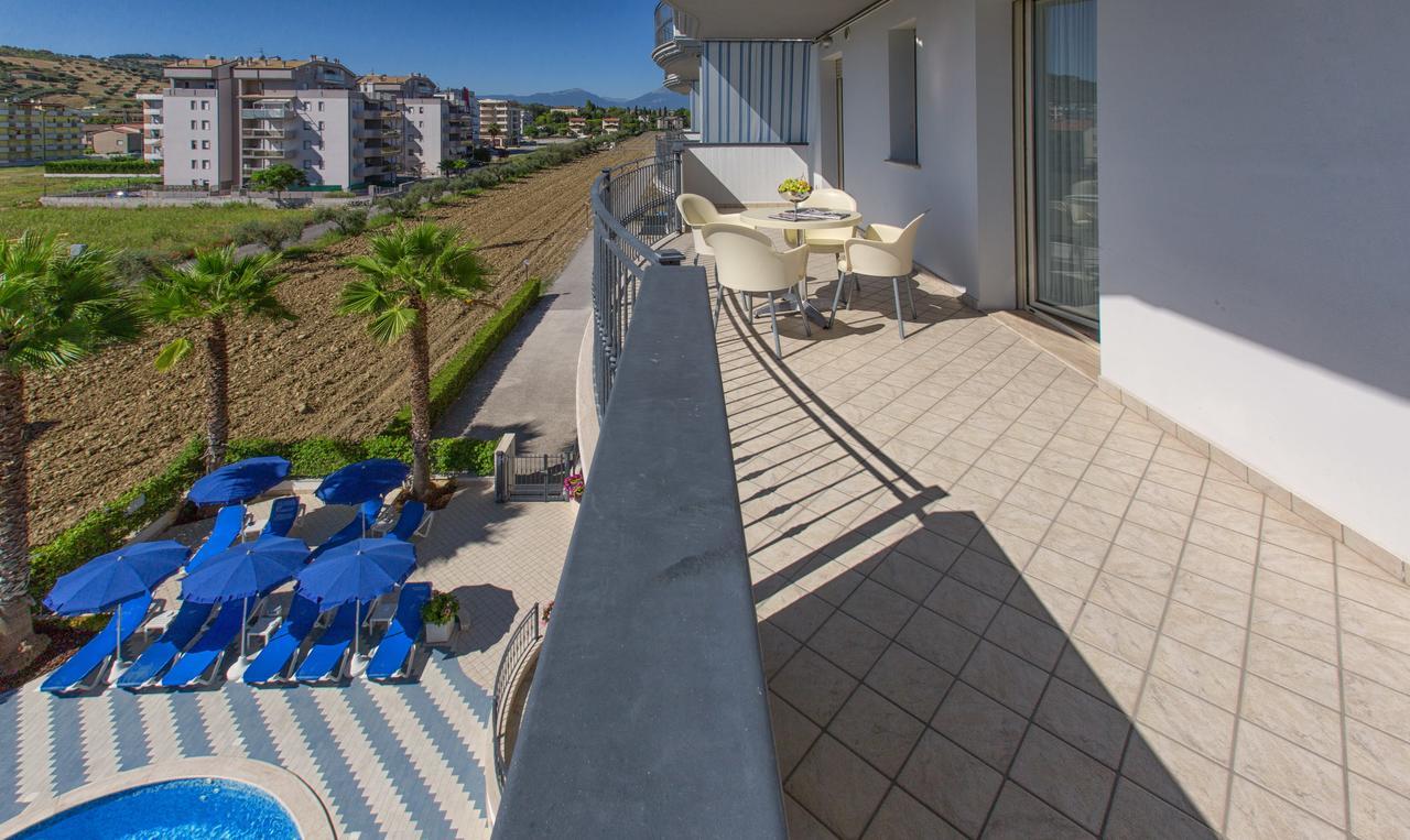 Residence Il Girasole 1 Алба Адриатика Екстериор снимка