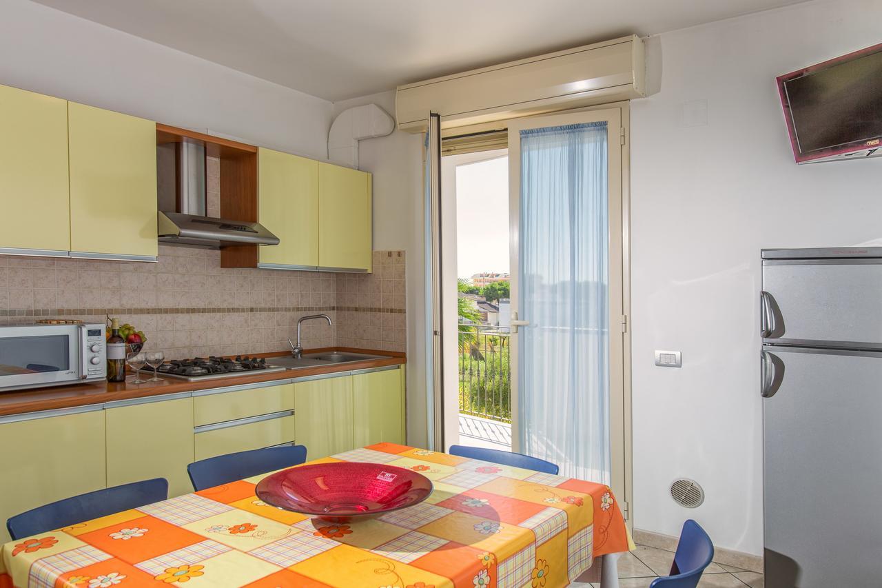 Residence Il Girasole 1 Алба Адриатика Екстериор снимка