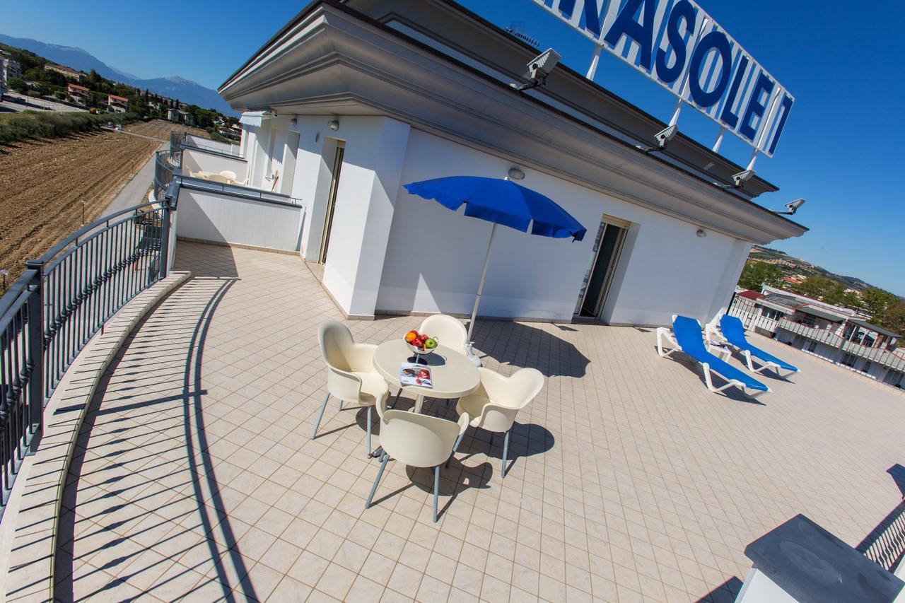 Residence Il Girasole 1 Алба Адриатика Екстериор снимка