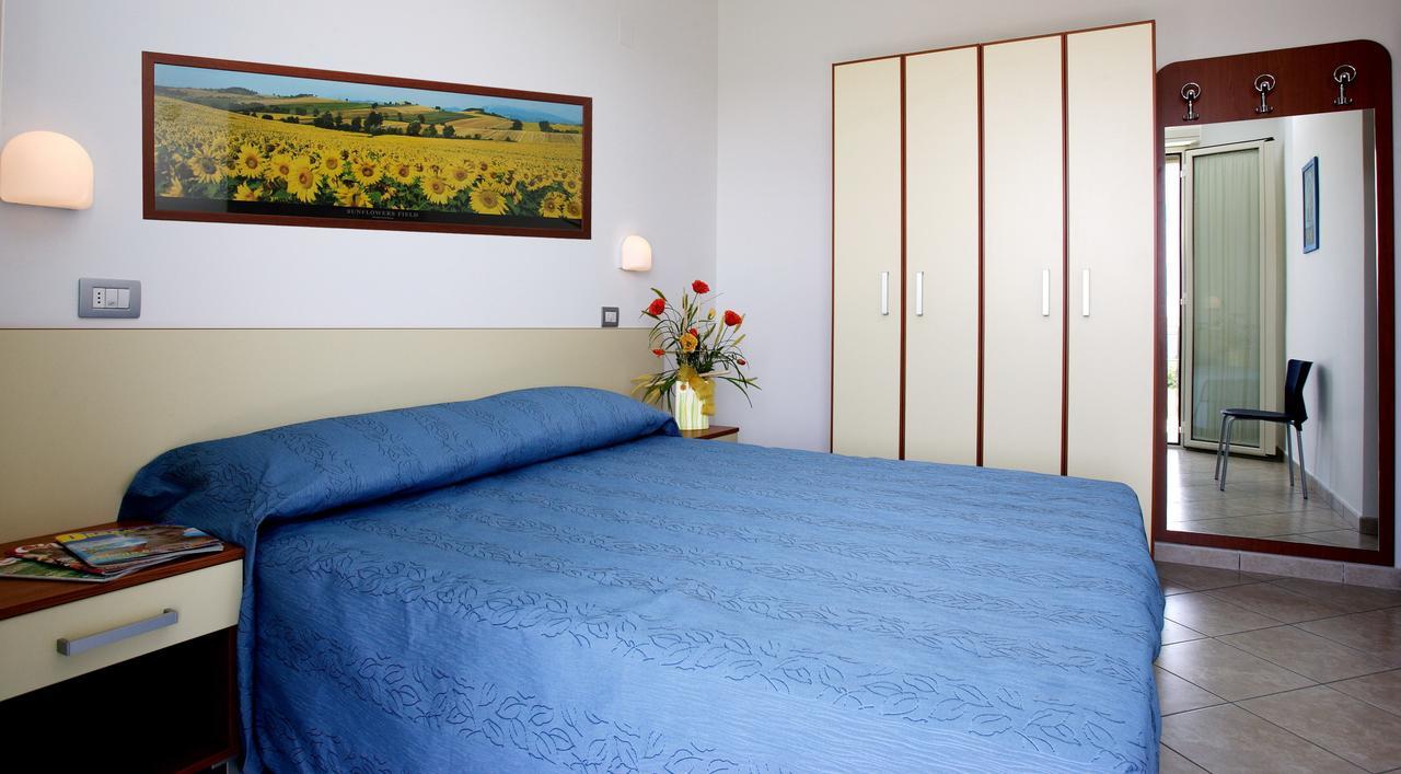 Residence Il Girasole 1 Алба Адриатика Екстериор снимка