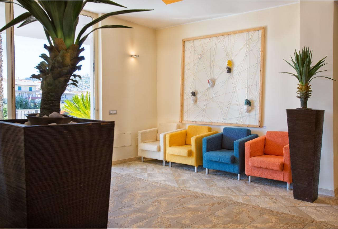 Residence Il Girasole 1 Алба Адриатика Екстериор снимка