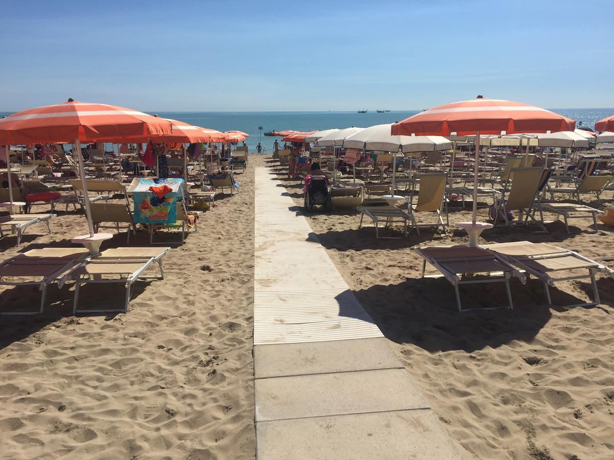 Residence Il Girasole 1 Алба Адриатика Екстериор снимка