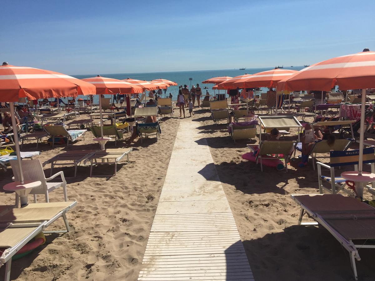 Residence Il Girasole 1 Алба Адриатика Екстериор снимка